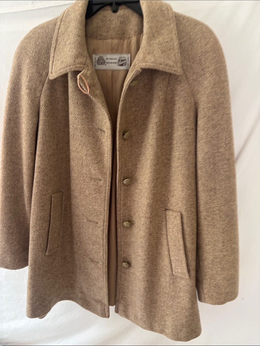 Saxton Halls Women’s Cream Wool Blazer 100% Virgin Wool. 1970s Vintage.